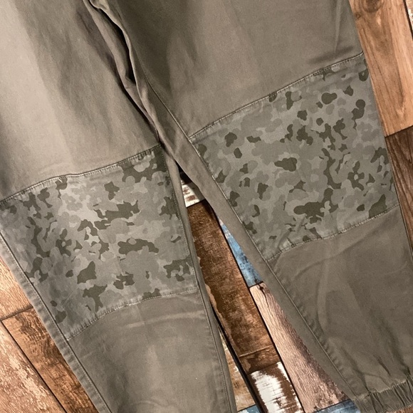 Men’s Arizona 36 camo joggers with drawstring and pockets - Picture 4 of 16